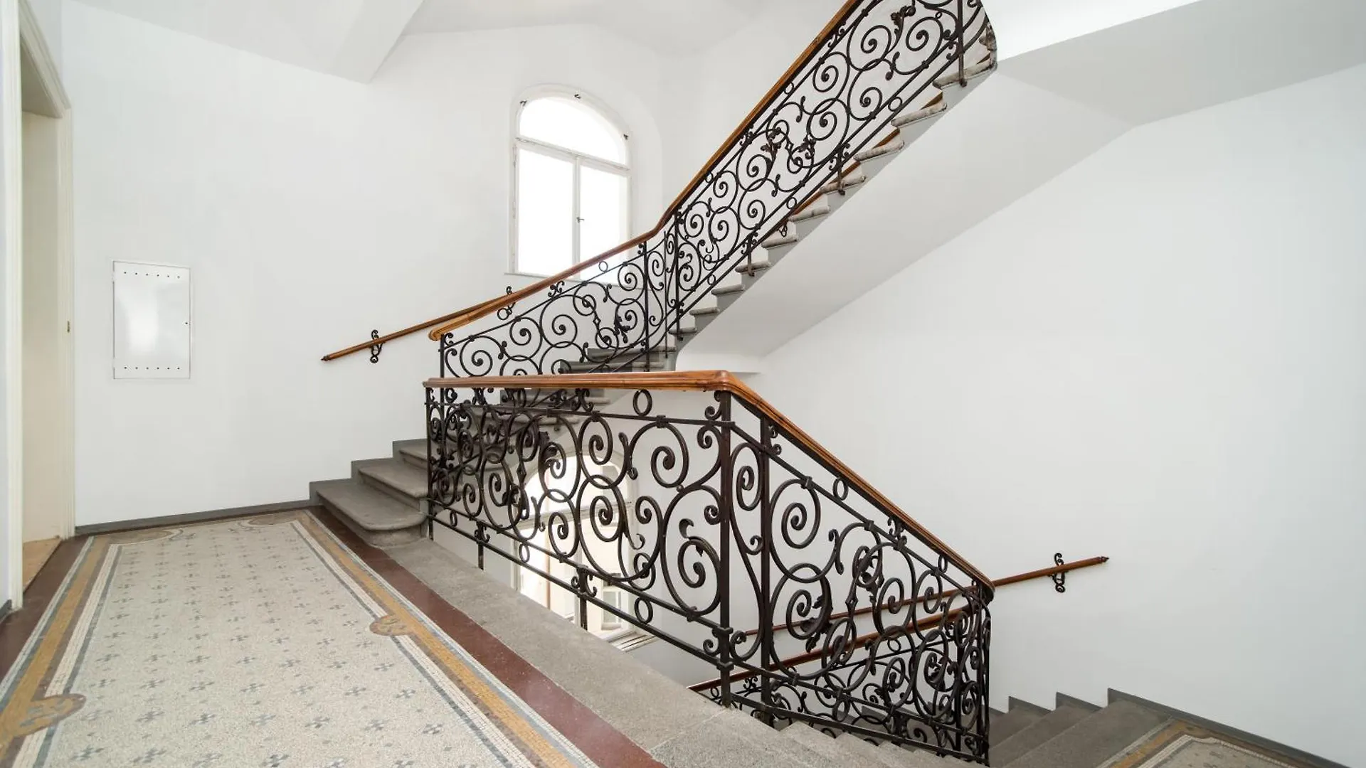 Spacious Two-Bedroom Apartment In Old Town Prague