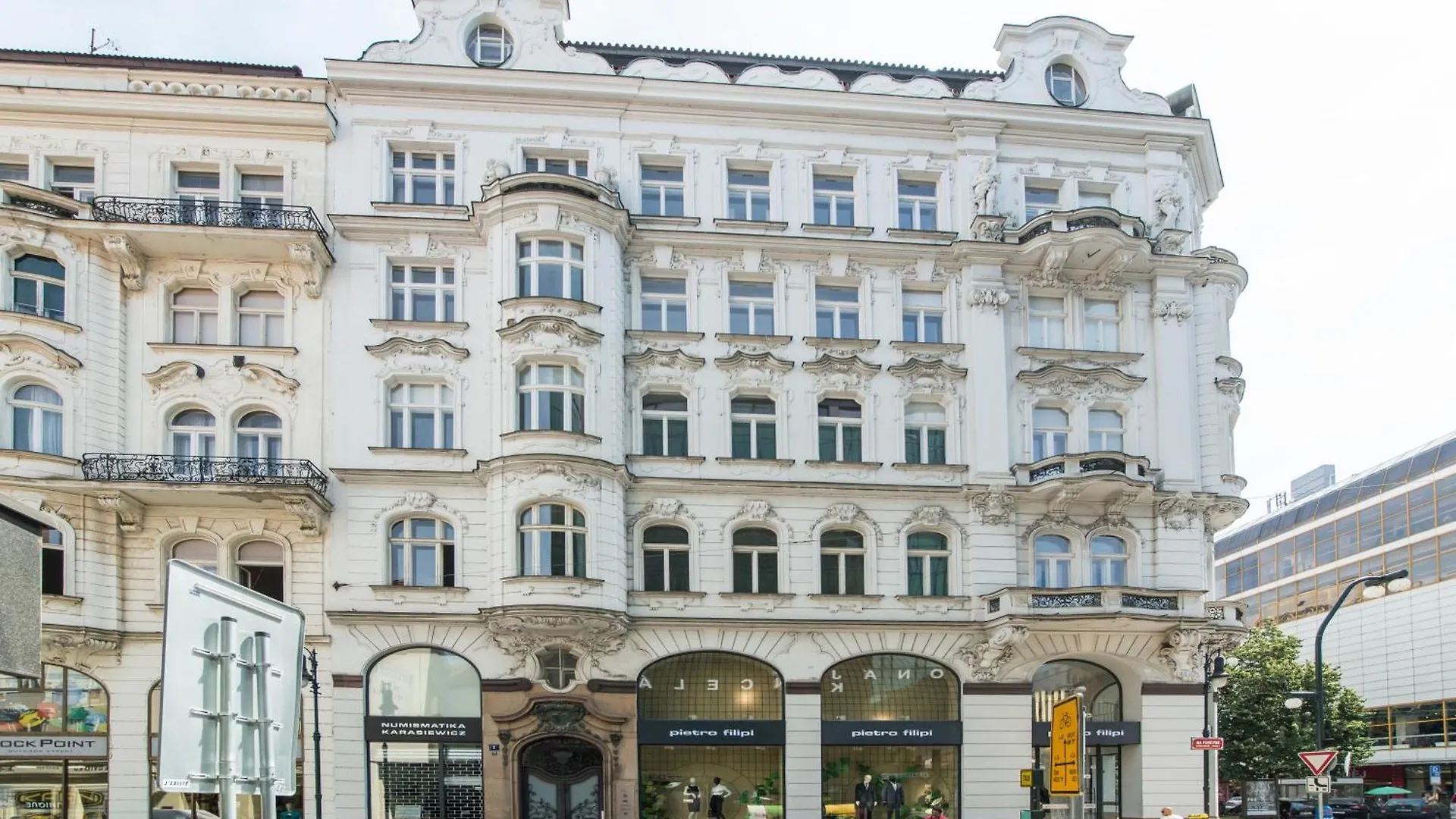 Spacious Two-Bedroom Apartment In Old Town Prague