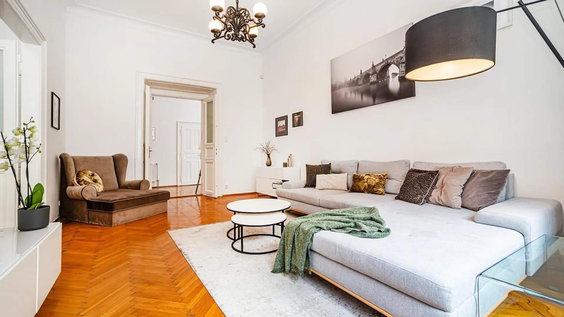 Spacious Two-Bedroom Apartment In Old Town Prague