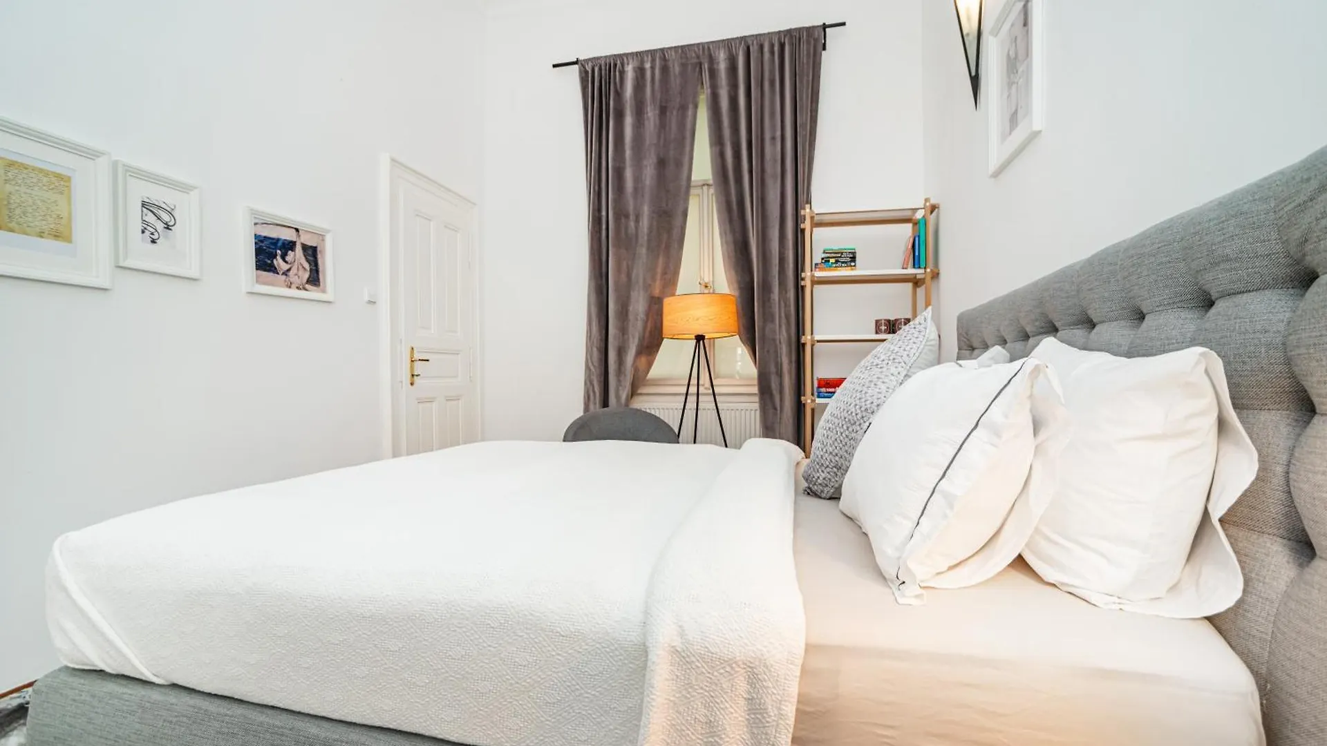 Spacious Two-Bedroom Apartment In Old Town Prague