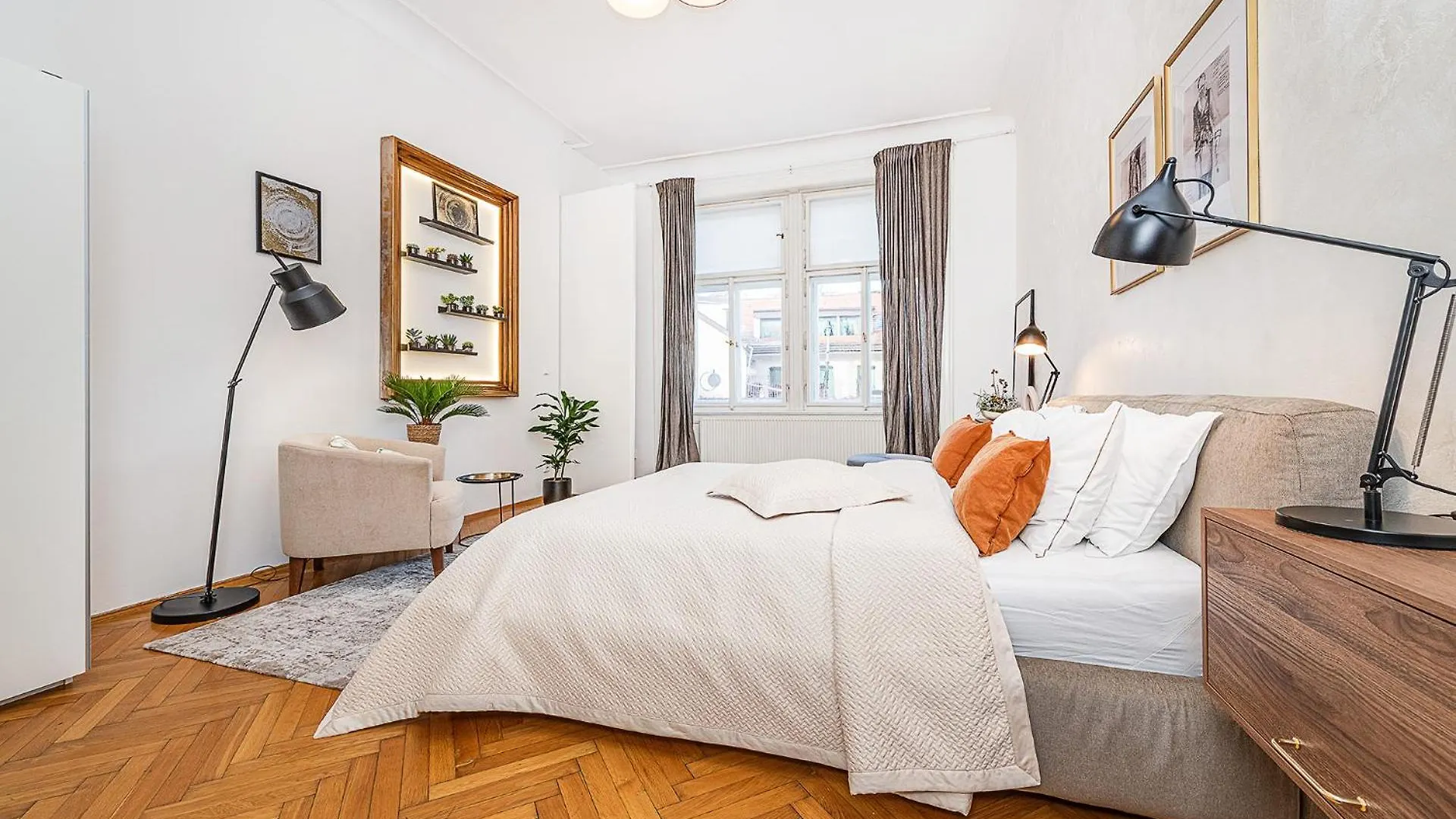 Spacious Two-Bedroom Apartment In Old Town Prague
