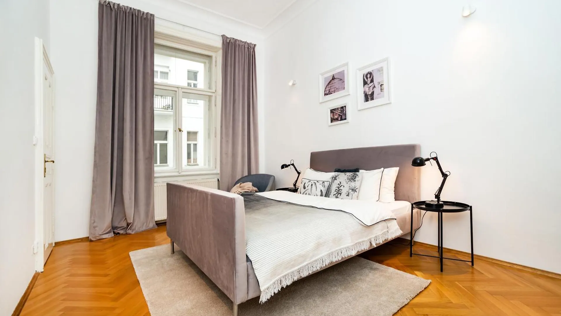 Spacious Two-Bedroom Apartment In Old Town Prague