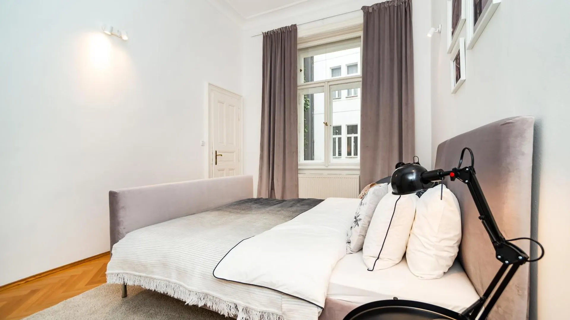 Spacious Two-Bedroom Apartment In Old Town Prague