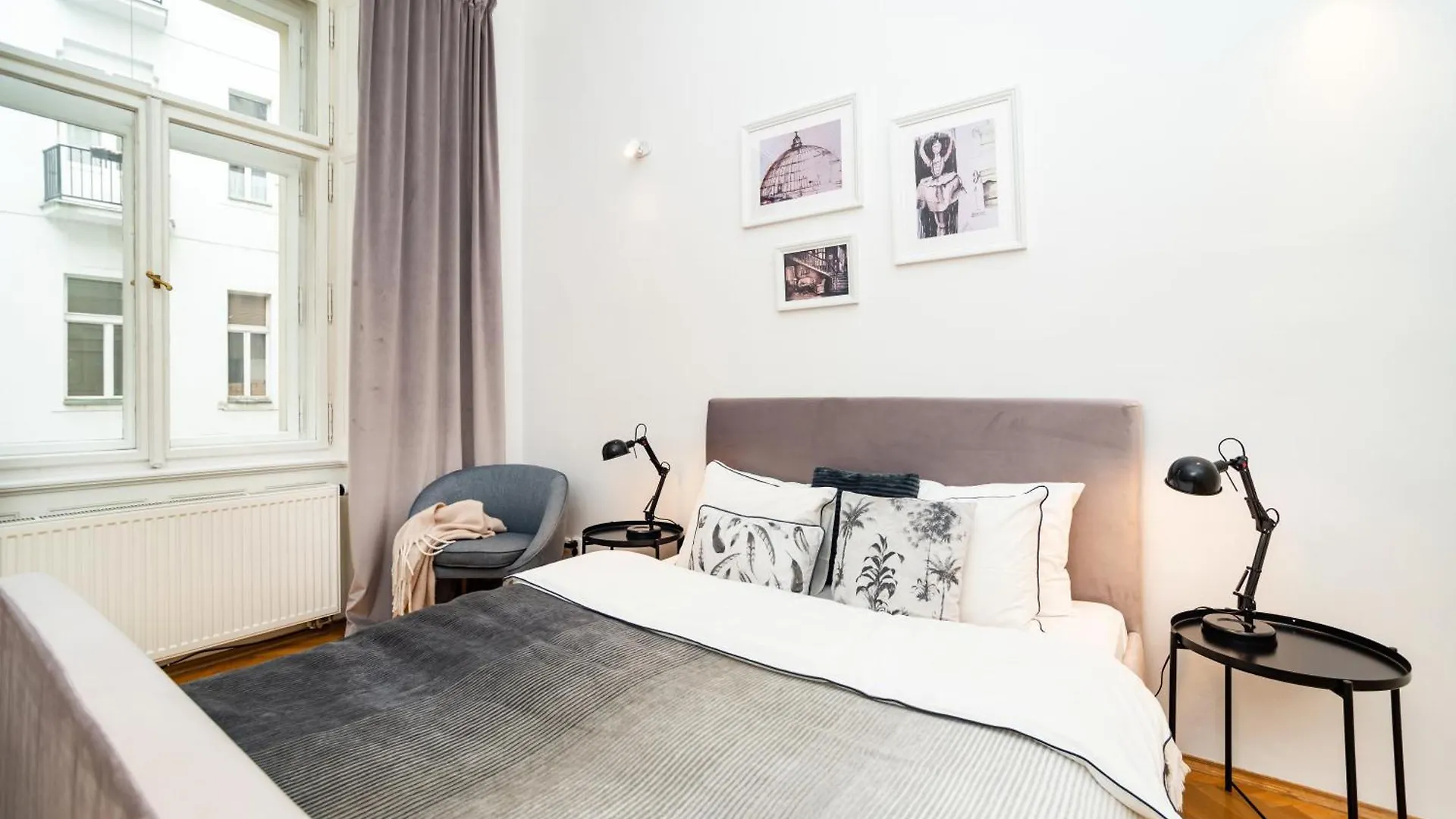 Spacious Two-Bedroom Apartment In Old Town Prague