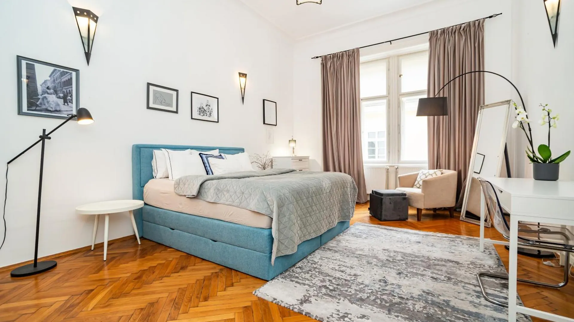 Spacious Two-Bedroom Apartment In Old Town Prague