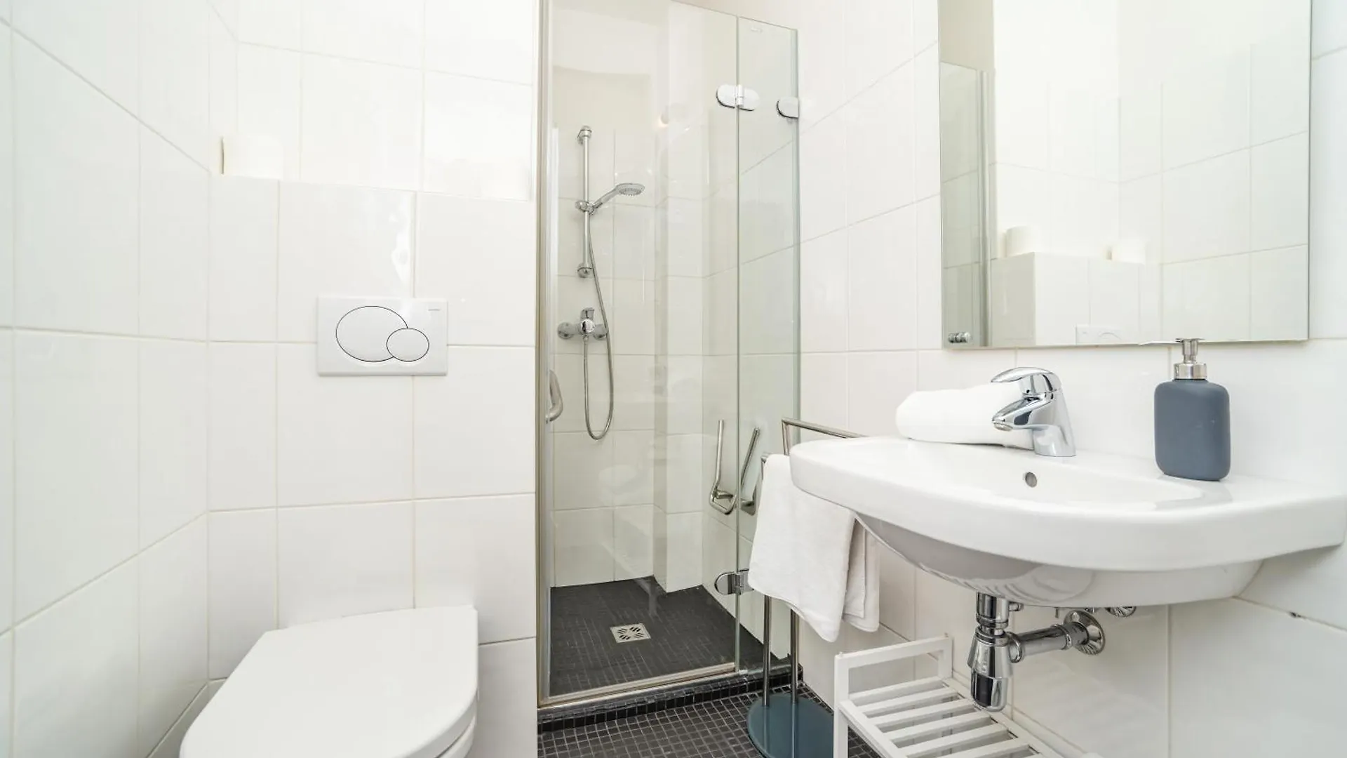 Spacious Two-Bedroom Apartment In Old Town Prague